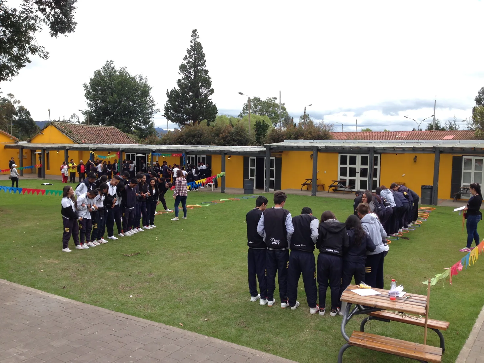Actividades lúdicas de integración con estudiantes de colegio organizadas por S&E SAS