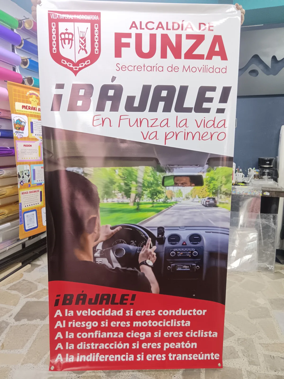 Pendón institucional impreso a todo color para campaña de movilidad de la Alcaldía de Funza